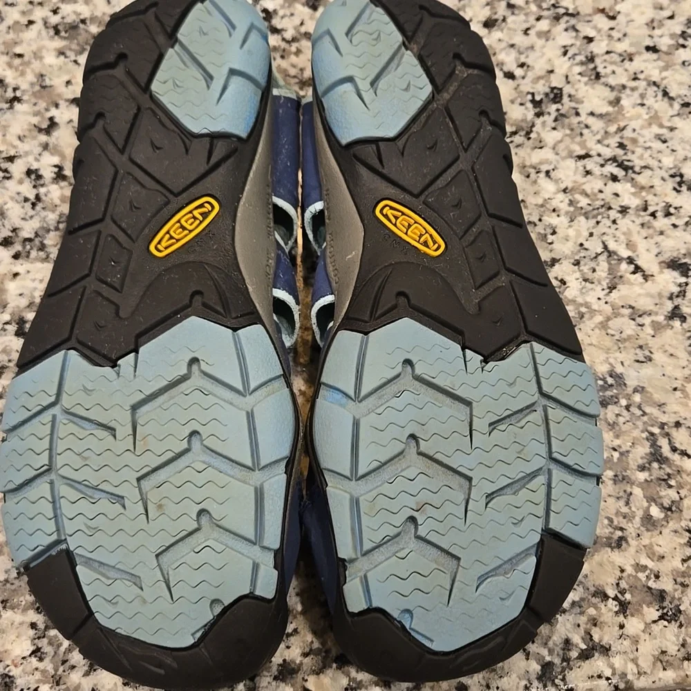 KEEN CLEARWATER CNX WATERPROOF HIKING SANDALS WOMEN'S. SIZE 7. BLUE.